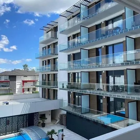 Kristall Apartman # *