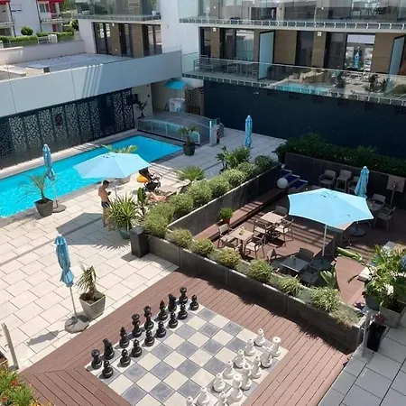 Kristall Apartman # *