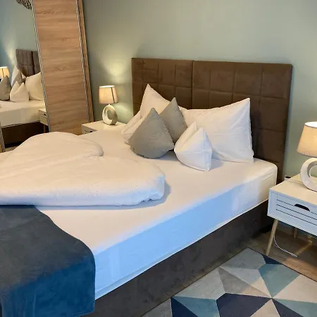 Kristall Apartman # *
